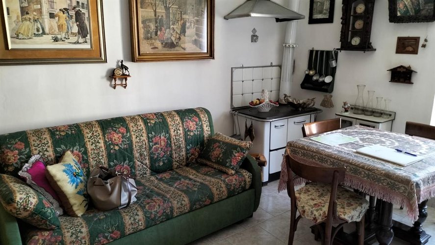 Serina, centralissimo trilocale con praticabile sottotetto Serina