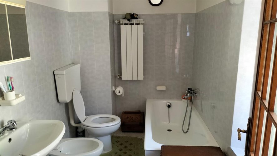 Serina, centralissimo trilocale con praticabile sottotetto Serina