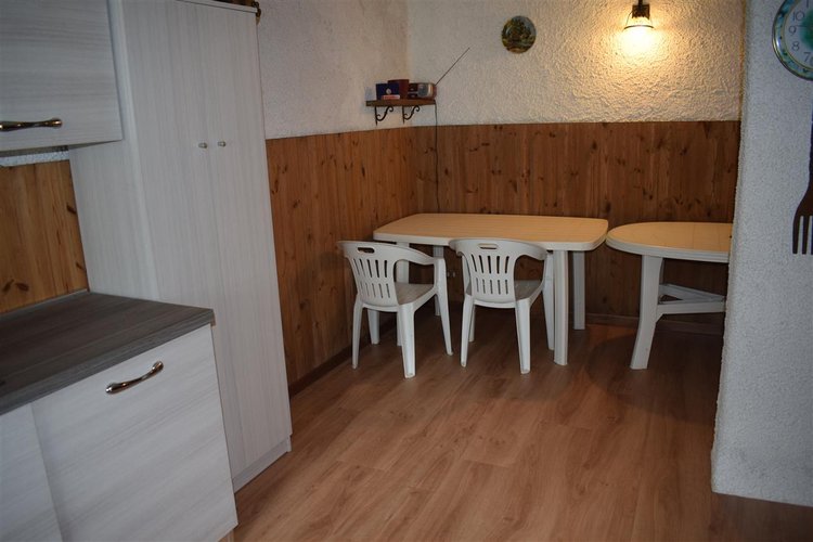 Serina posizione incantevole bilocale con taverna e arredo Serina