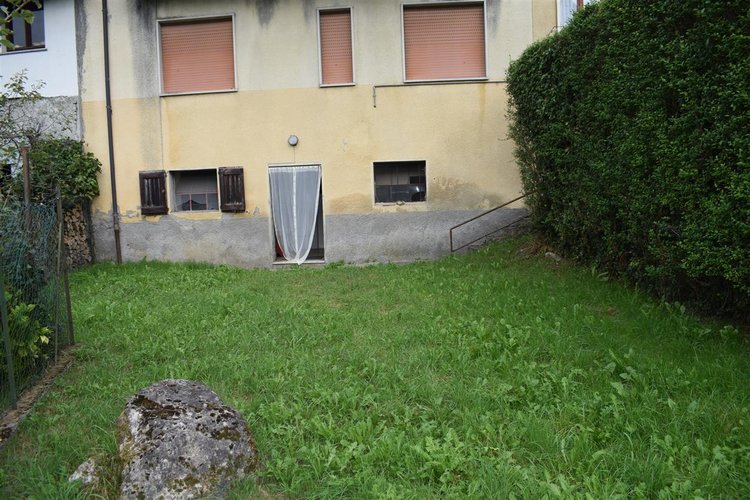 Serina posizione incantevole bilocale con taverna e arredo Serina