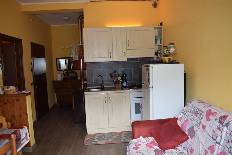 Serina posizione incantevole bilocale con taverna e arredo Serina