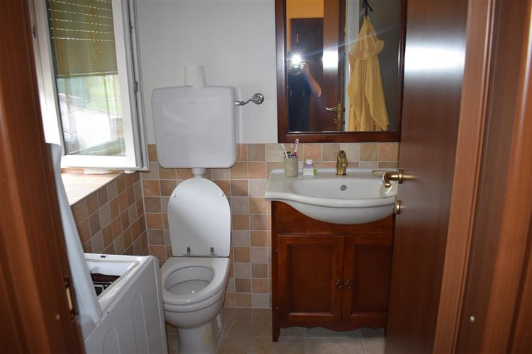 Serina posizione incantevole bilocale con taverna e arredo Serina