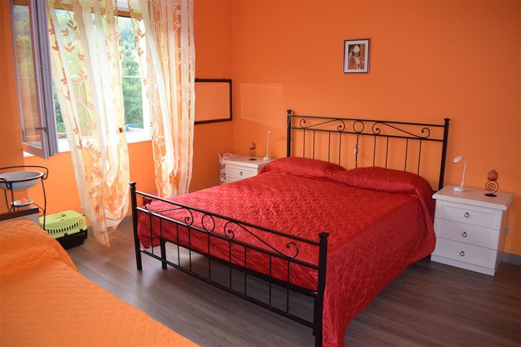 Serina posizione incantevole bilocale con taverna e arredo Serina