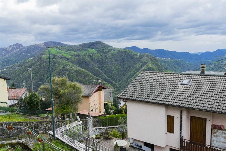 Costa Serina, con vista paradisiaca, casa d'epoca con giardino Costa Serina