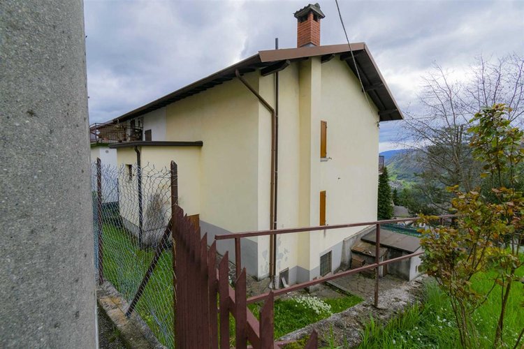 Costa Serina, con vista paradisiaca, casa d'epoca con giardino