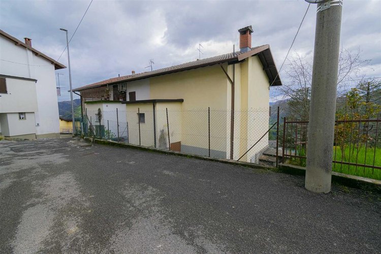 Costa Serina, con vista paradisiaca, casa d'epoca con giardino Costa Serina