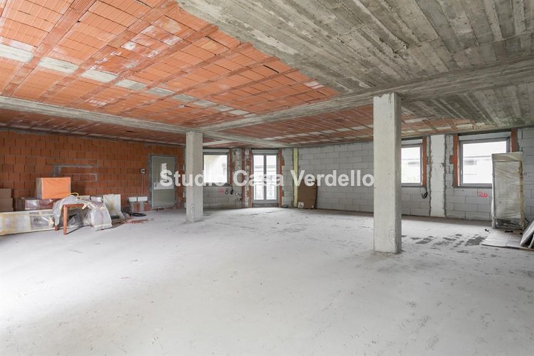 VERDELLO – Ampio appartamento al rustico, personalizzabile, a due passi dalla stazione Verdello