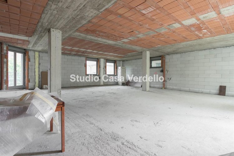 VERDELLO – Ampio appartamento al rustico, personalizzabile, a due passi dalla stazione Verdello