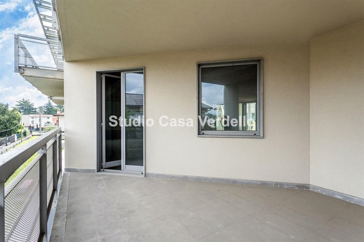 VERDELLO – Ampio appartamento al rustico, personalizzabile, a due passi dalla stazione Verdello