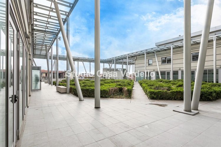 Immobile di 130 mq al rustico in elegante contesto residenziale e commerciale