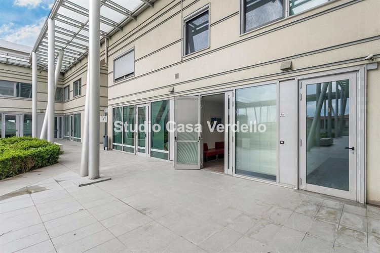 Immobile di 130 mq al rustico in elegante contesto residenziale e commerciale Verdello