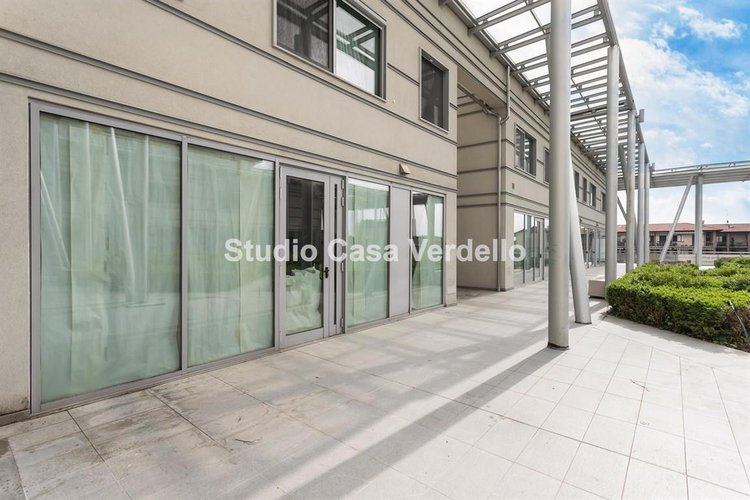 Immobile di 130 mq al rustico in elegante contesto residenziale e commerciale Verdello