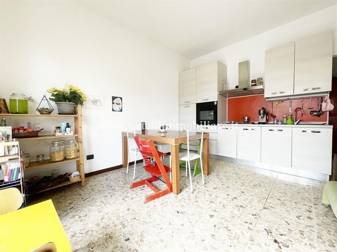 ALZANO  LOMBARDO  - LUMINOSO TRILOCALE CON BOX Alzano Lombardo