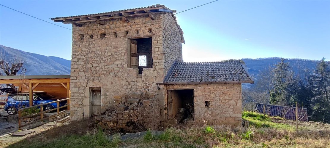 Blello porzione di rustico in piccolo borghetto montano Blello