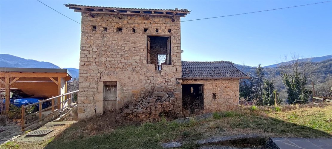 Blello porzione di rustico in piccolo borghetto montano Blello