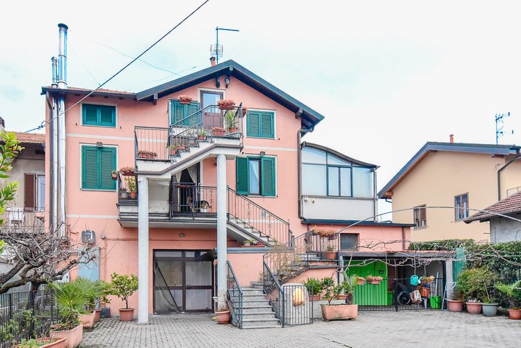 (38.24) Soluzione indipendente - Erba, Via Lecco