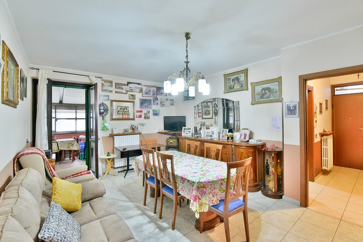 (38.24) Soluzione indipendente - Erba, Via Lecco Erba