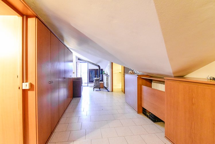 (38.24) Soluzione indipendente - Erba, Via Lecco Erba