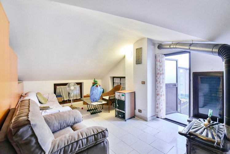 (38.24) Soluzione indipendente - Erba, Via Lecco Erba