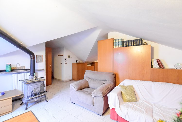 (38.24) Soluzione indipendente - Erba, Via Lecco Erba