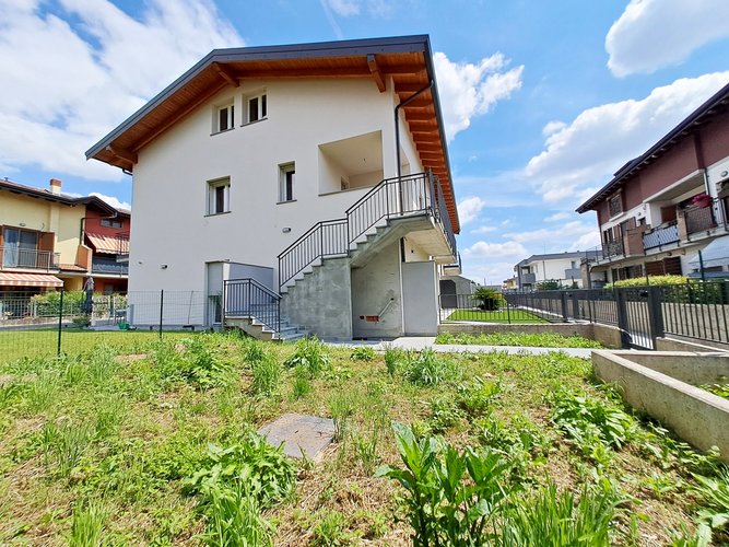 APPARTAMENTO IN VILLA 4 UNITA' Calcinate