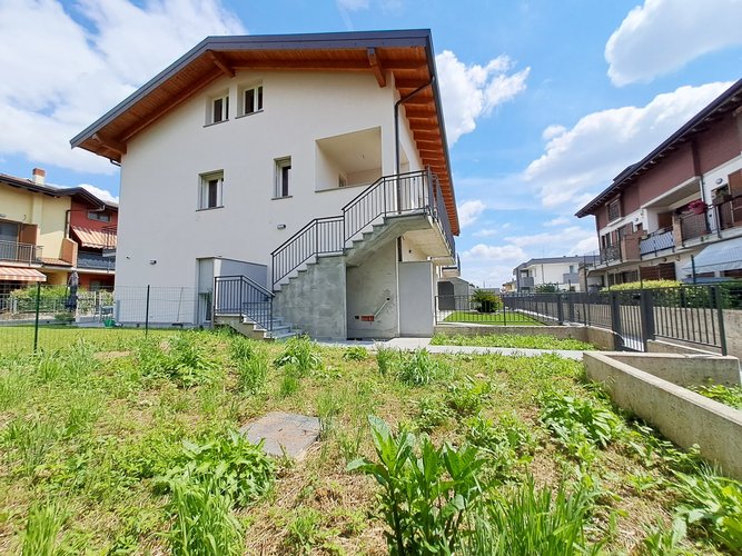 APPARTAMENTO IN VILLA 4 UNITA' Calcinate