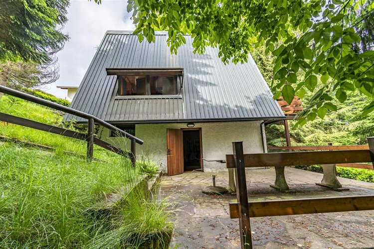 Zogno, introvabile chalet singolo con giardino privato Zogno