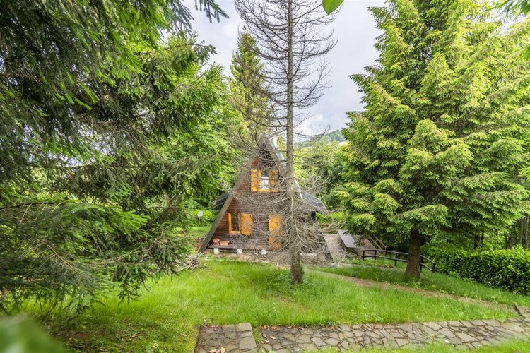 Zogno, introvabile chalet singolo con giardino privato Zogno