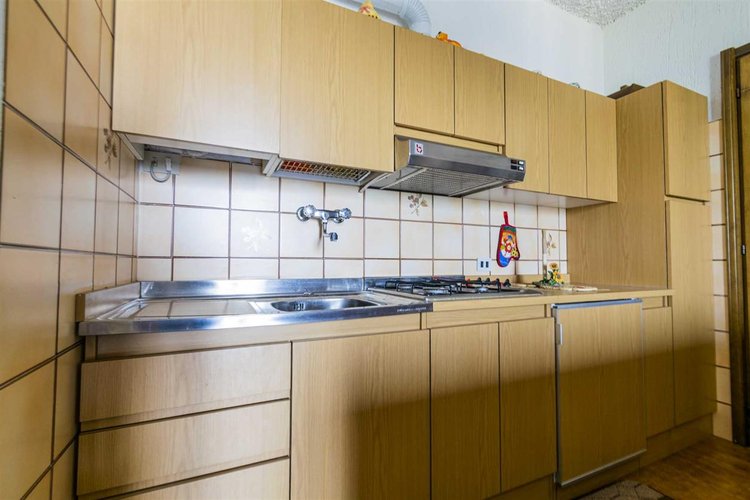 Costa Serina indipendente trilocale con balconata, camino box e arredo Costa Serina