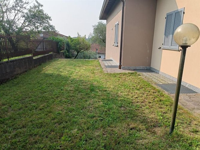 Villa 6 locali - Rif. 245 Montano Lucino