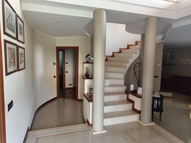 Villa 6 locali - Rif. 245 Montano Lucino