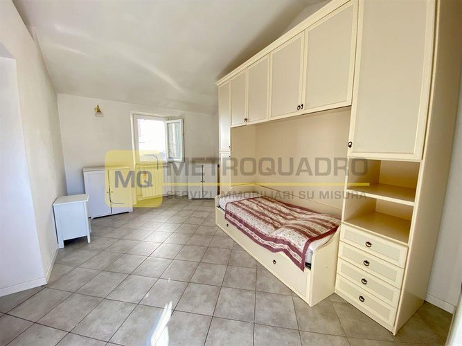 Civate (LC), zona chiesa, proponiamo in vendita un monolocale ristrutturato