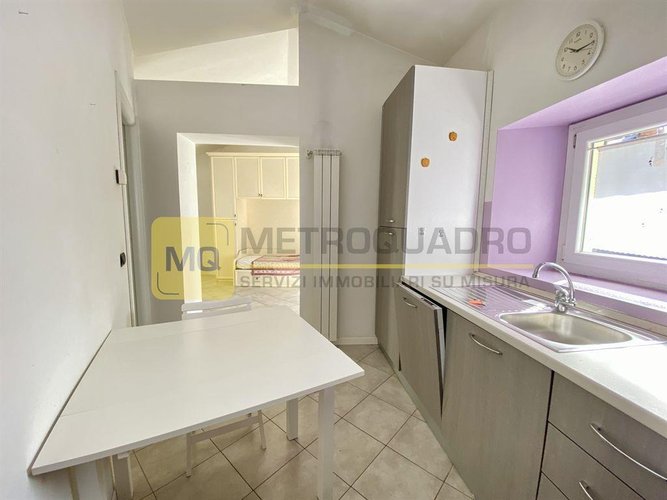 Civate (LC), zona chiesa, proponiamo in vendita un monolocale ristrutturato Civate