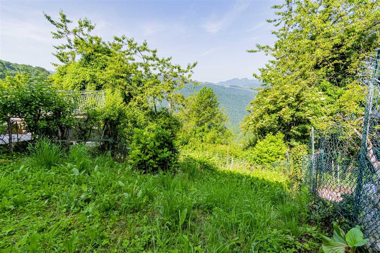 Costa Serina, tipica casetta montana con giardino Costa Serina