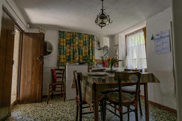 Costa Serina, tipica casetta montana con giardino Costa Serina