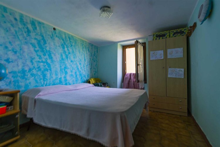 Costa Serina, tipica casetta montana con giardino Costa Serina