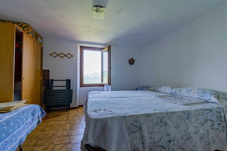 Costa Serina, tipica casetta montana con giardino Costa Serina