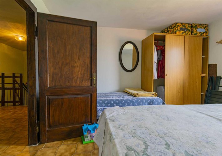 Costa Serina, tipica casetta montana con giardino Costa Serina