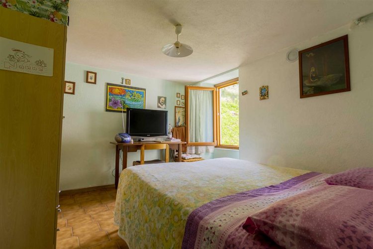 Costa Serina, tipica casetta montana con giardino Costa Serina