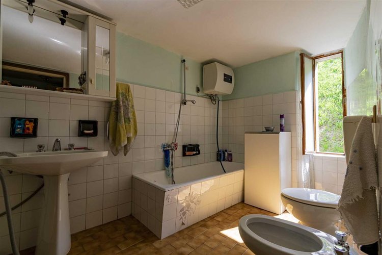 Costa Serina, tipica casetta montana con giardino Costa Serina