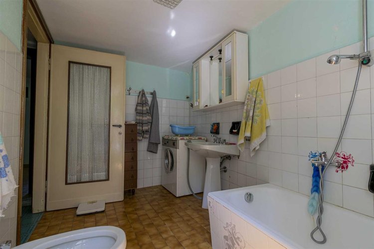 Costa Serina, tipica casetta montana con giardino Costa Serina