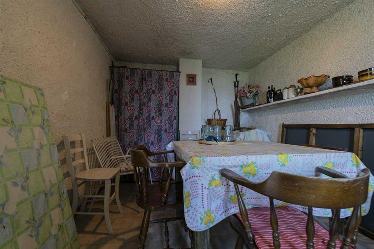 Costa Serina, tipica casetta montana con giardino Costa Serina