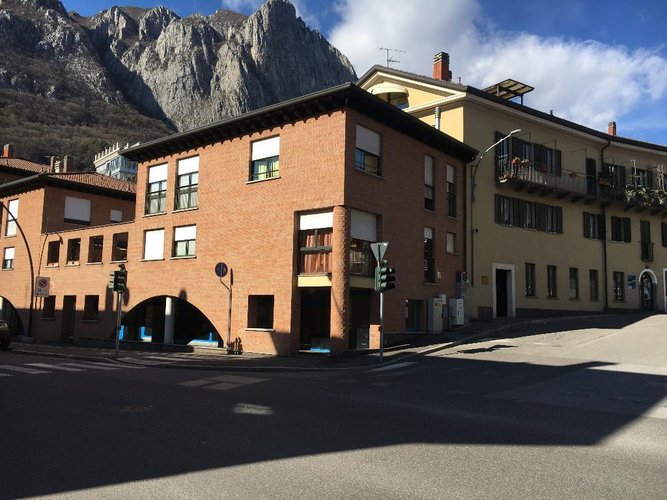 NEGOZIO VIA OSLAVIA 4 Lecco