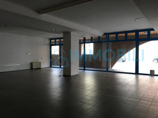 NEGOZIO VIA OSLAVIA 4 Lecco