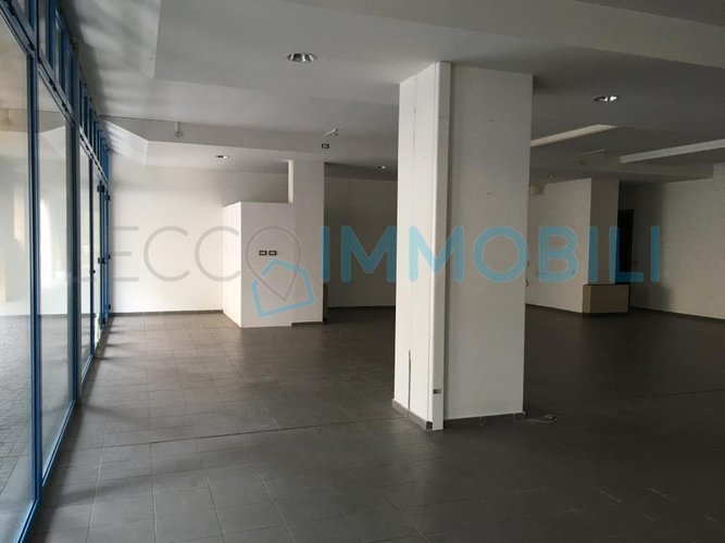 NEGOZIO VIA OSLAVIA 4 Lecco