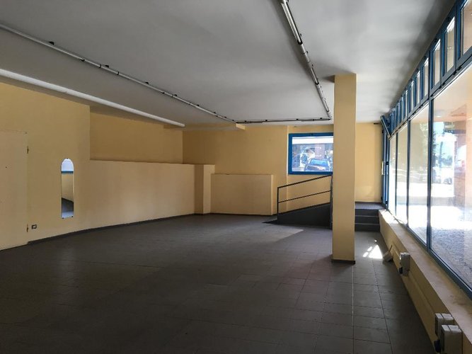 NEGOZIO VIA OSLAVIA 2 Lecco