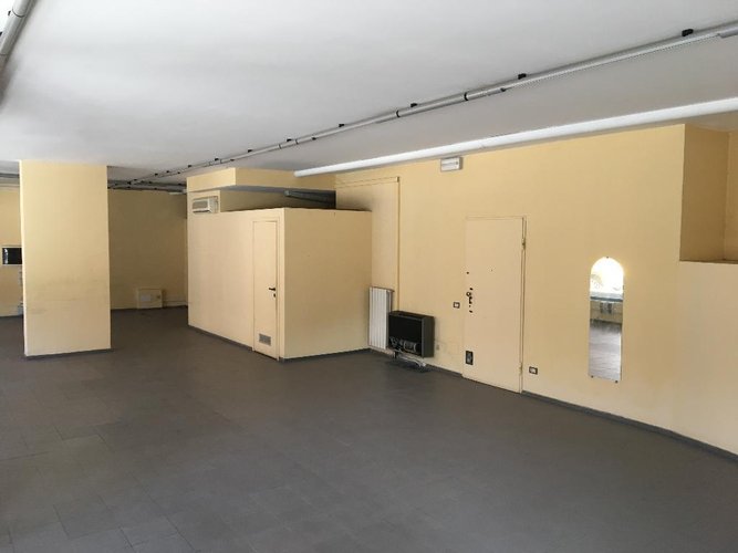 NEGOZIO VIA OSLAVIA 2 Lecco