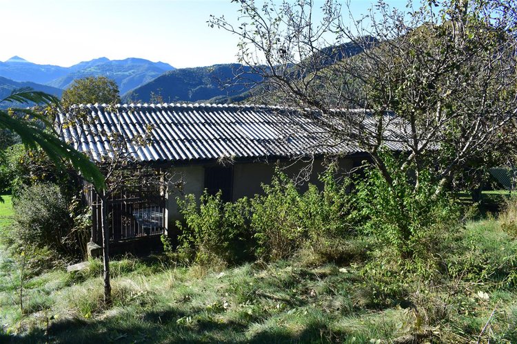 Serina frazione Corone, rustico indipendente con giardino Serina