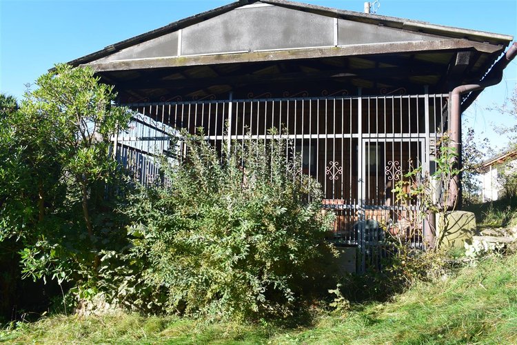 Serina frazione Corone, rustico indipendente con giardino Serina