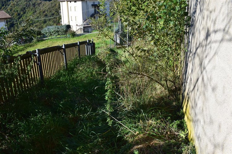 Serina frazione Corone, rustico indipendente con giardino Serina